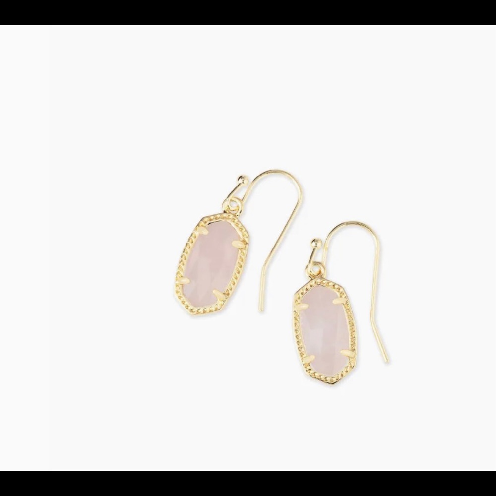 Kendra Scott Lee earring in gold with Rose Quartz. Jewelry Bag included